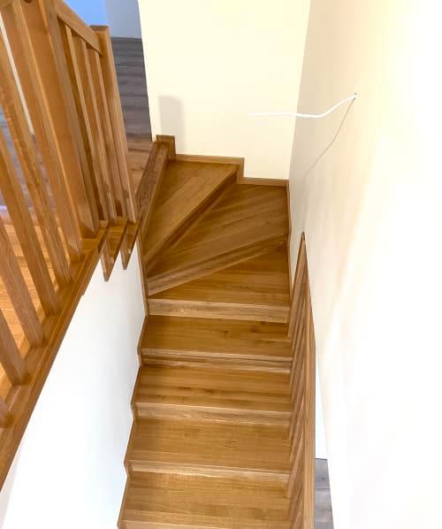 Zdjęcie schodów drewnianiych